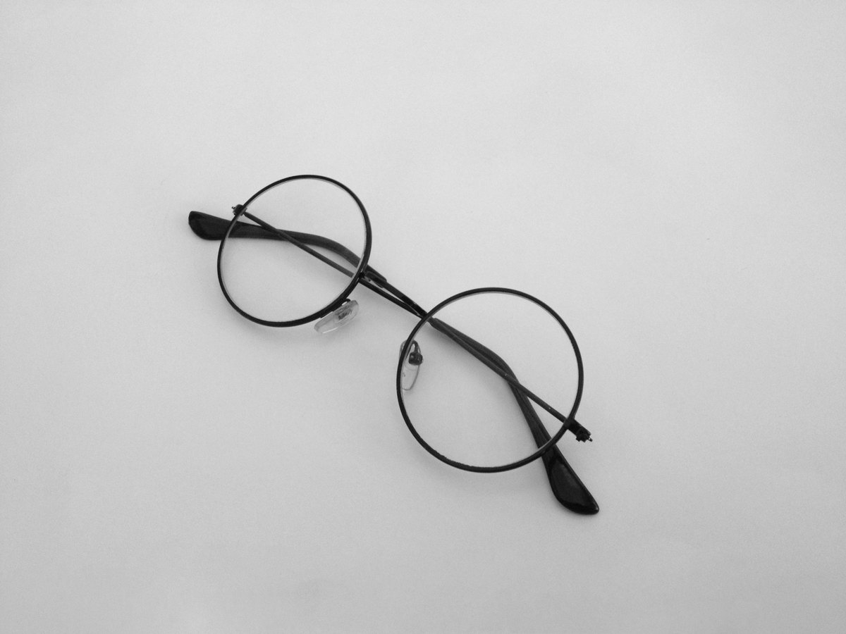 Metal eyeglasses